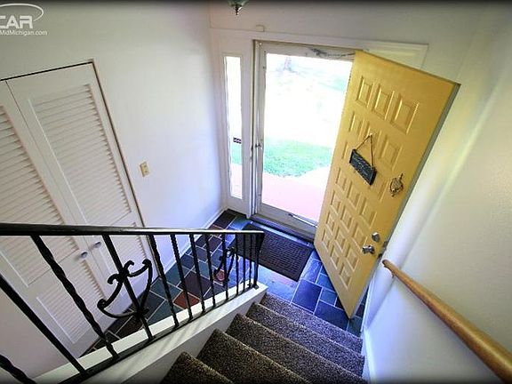 2nd image of 4500 Hedgethorn Cir