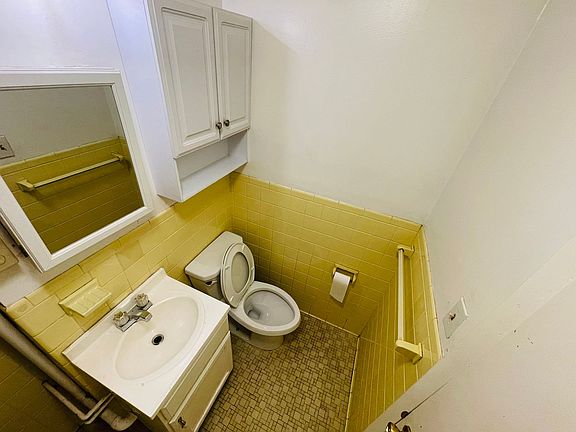 5th image of 38 Willett St