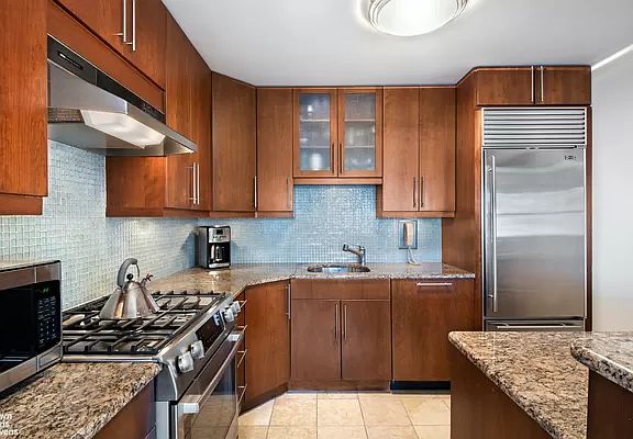 3rd image of 420 E 72nd St APT 8J