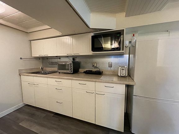 4th image of 5055 8th Ave NE #C