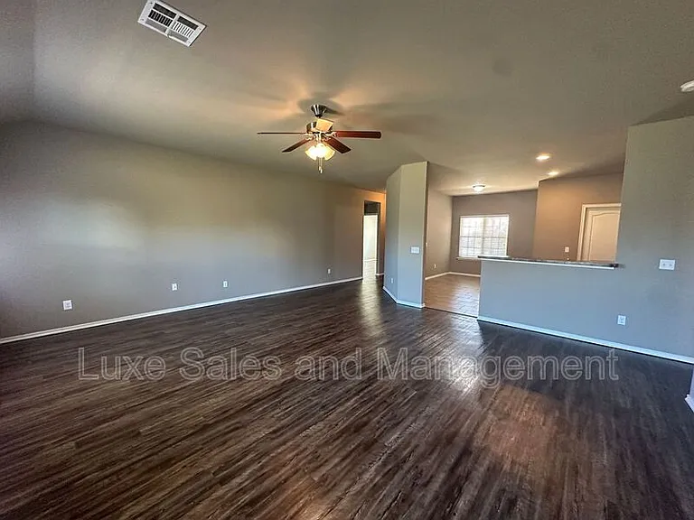 8517 SW 50th St — Photo 4