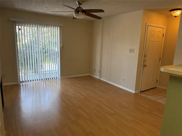 2121 Hepburn St APT 1102, Houston, TX 77054