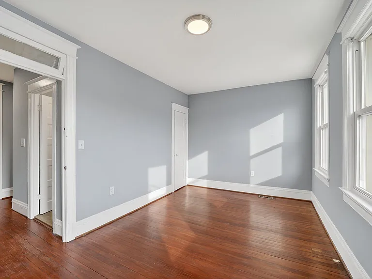 632 Franklin St NE — Photo 8