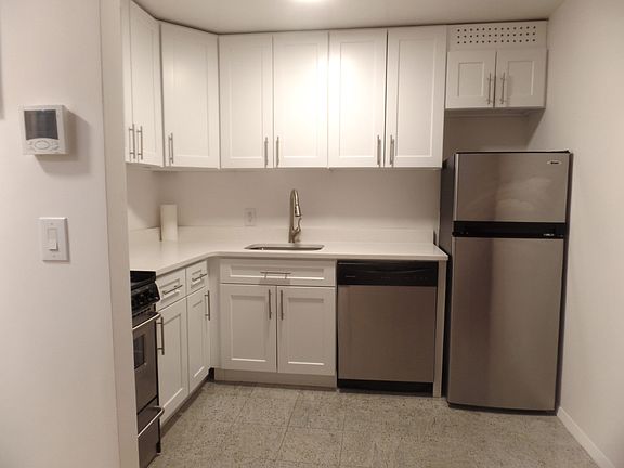 2nd image of 123 E 54th St APT 3H