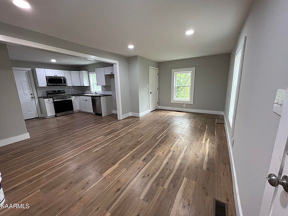 4th image of 3730 Skyline Dr