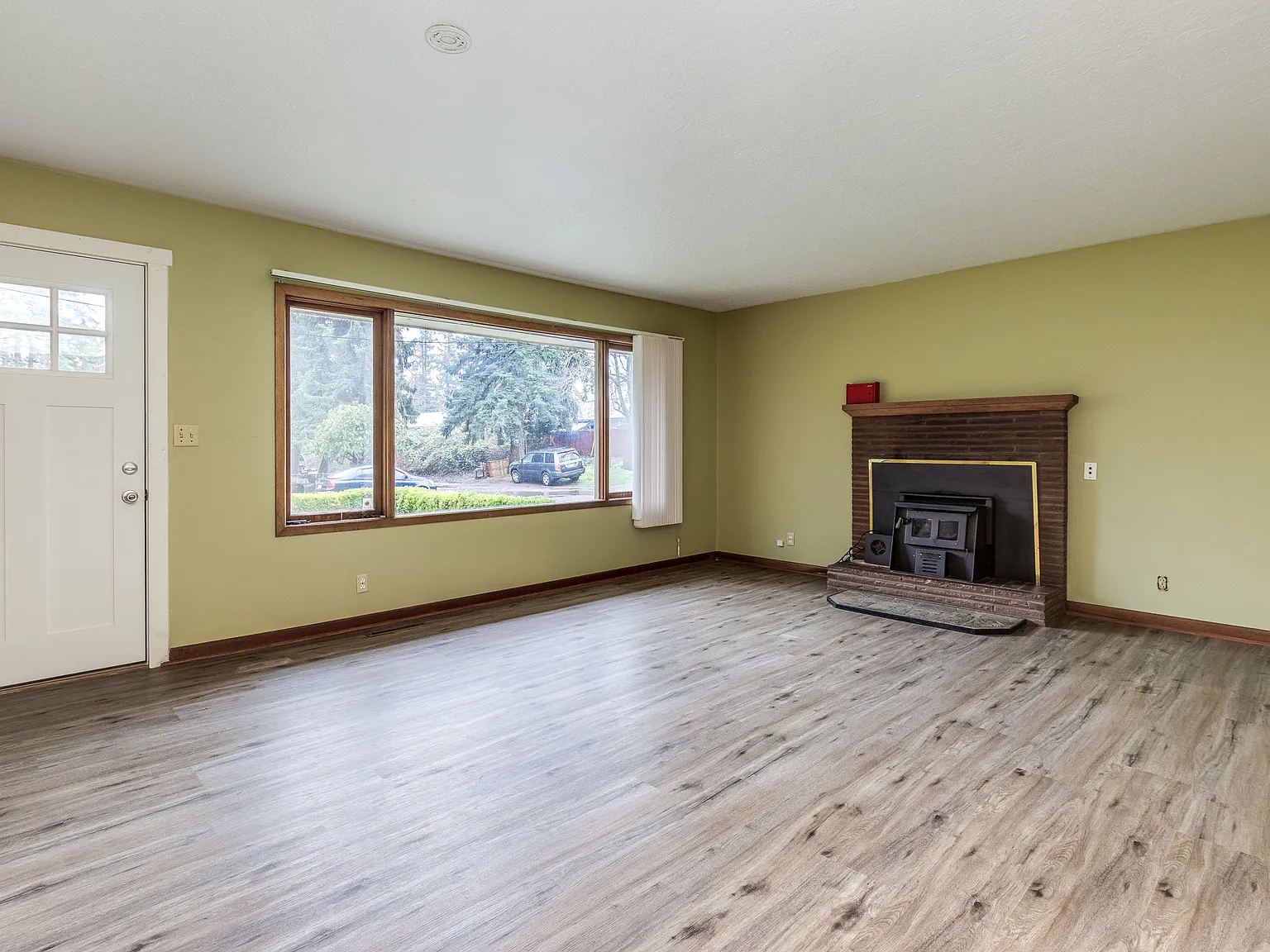5 bed, 2028 sqft, $4,850 — Photo 2