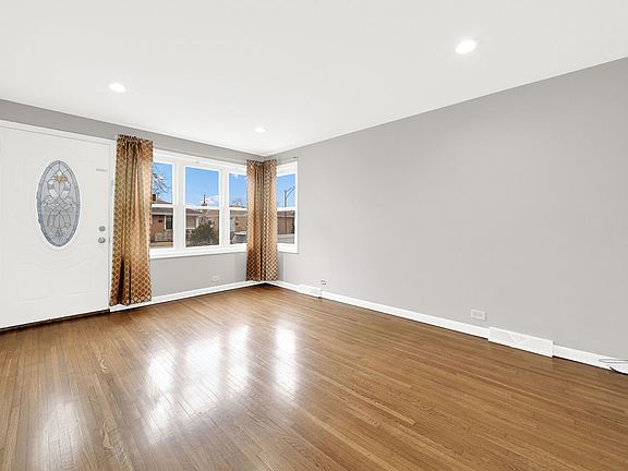 4th image of 3754 W 76th St