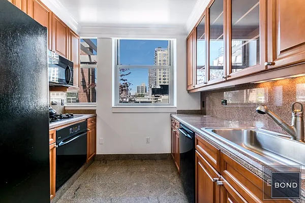 Sold by Bond New York | media 7