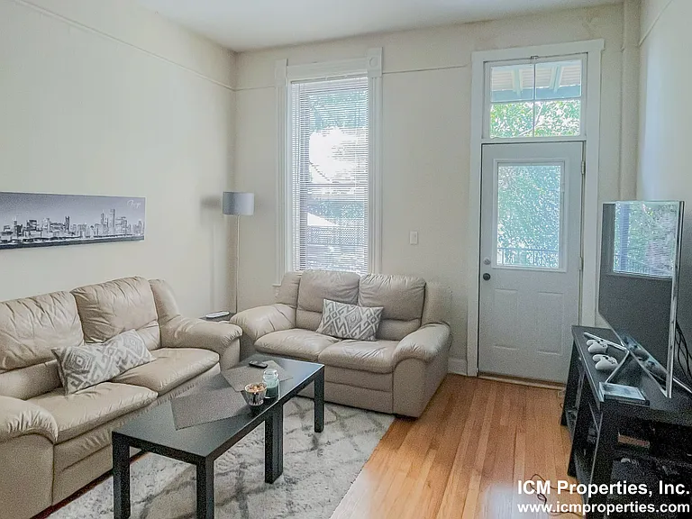 2950 N Racine Ave #1 — Photo 2