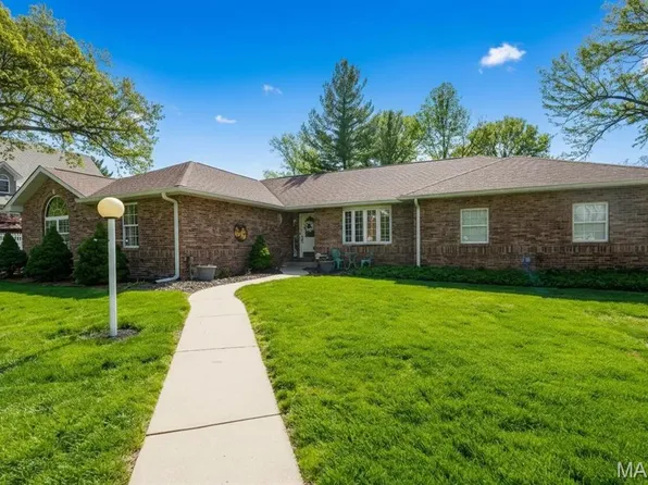 2705 Woods Way, Belleville, IL 62221