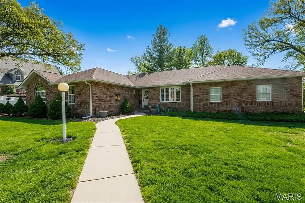 2705 Woods Way photo 1