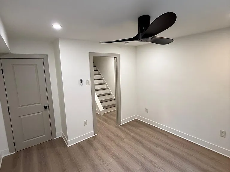 1329 N Dover St — Photo 23