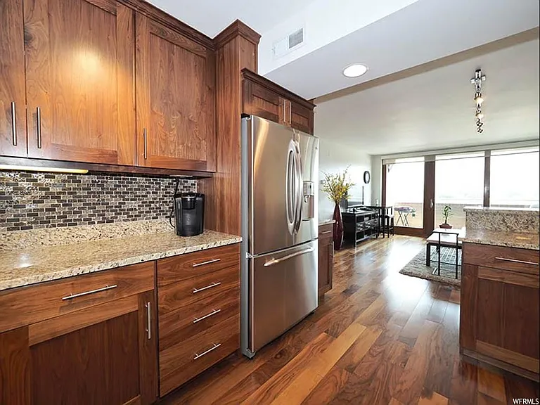 230 E Broadway St #804 — Photo 4