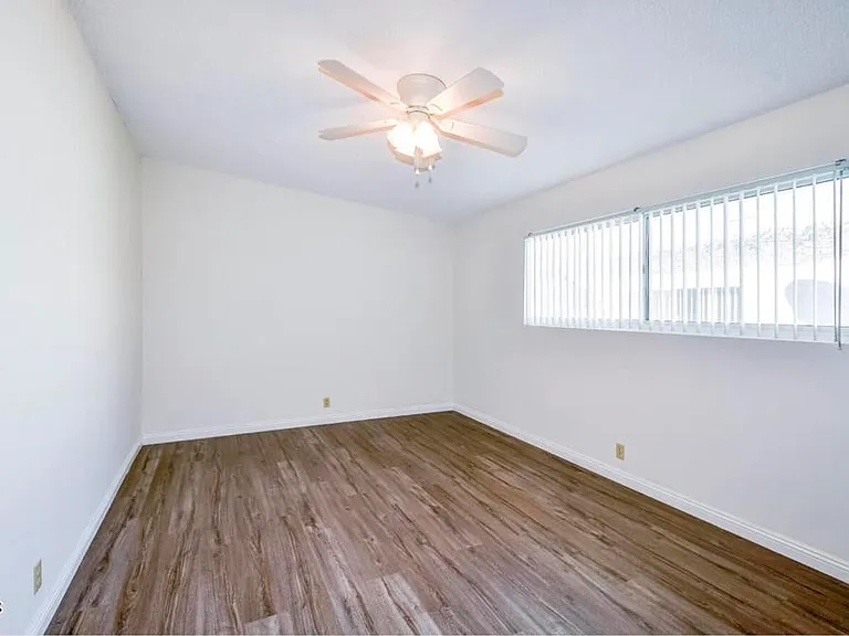 2707 Montrose Ave #10 — Photo 9