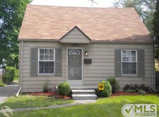 2222 Hollywood Ave, Grosse Pointe Woods, MI