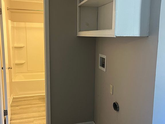 5th image of 3903 Westgate Dr #4