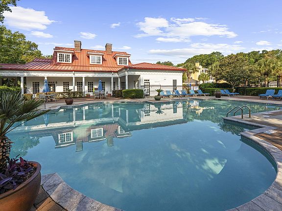 3rd image of 1012 Telfair Way