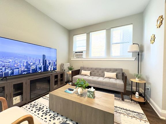 3rd image of 3353 W Sunnyside Ave #3