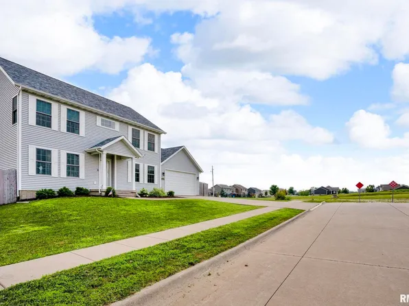 1265 W 63rd St, Davenport, IA 52807