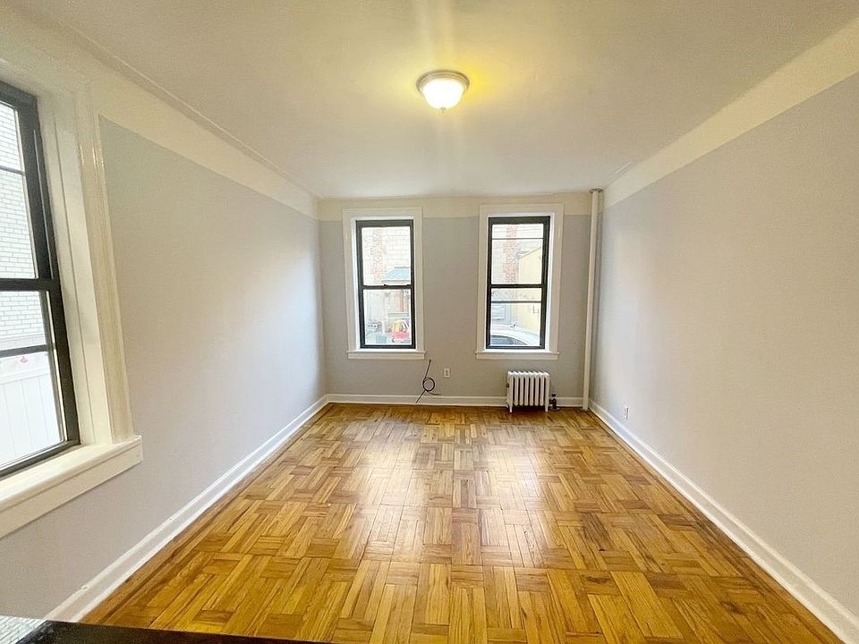 1st image of 31-17 Crescent St #1R