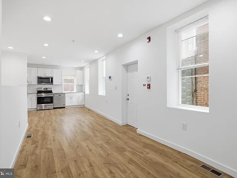 2162 E York St #1R — Photo 8