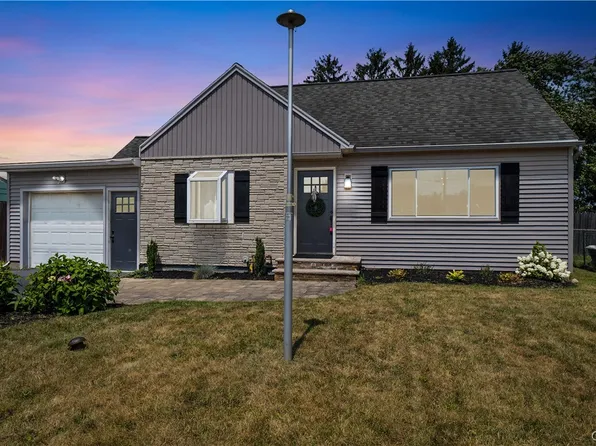 146 Dolshire Dr, North Syracuse, NY 13212