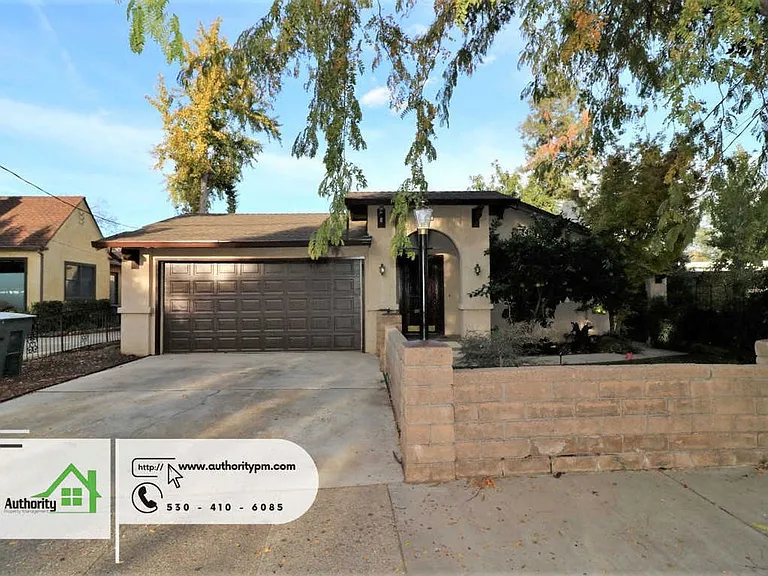 875 Lakeview Dr — Photo 2