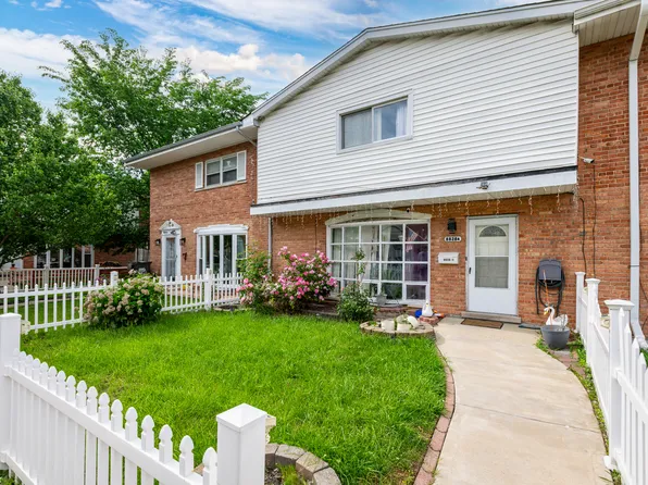 8828 Dee Rd Unit B, Des Plaines, IL 60016