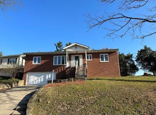 113 Honeysuckle Ln, Huntington, WV 25701