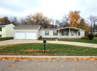 215 E Nelson St, Litchfield, MN 55355