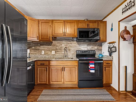 5th image of 41 Dogwood Dr