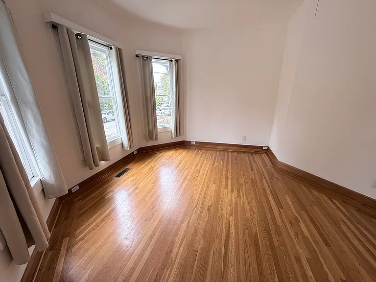 5263 Locksley Ave — Photo 2