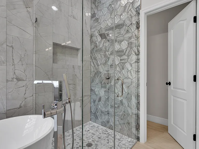714 Straw Lake Dr — Photo 16