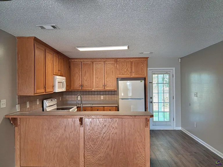 105 Monticello Dr — Photo 6