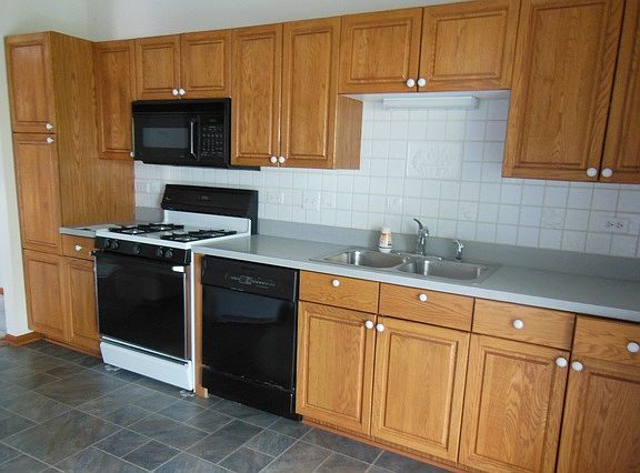 4th image of 6737 W 181st St