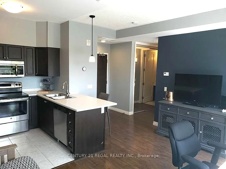 112 King St E #414 — Photo 9