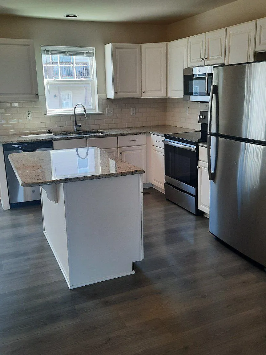 3 bed, 2.5 bath, 2000 sqft, $2,010 — Photo 4