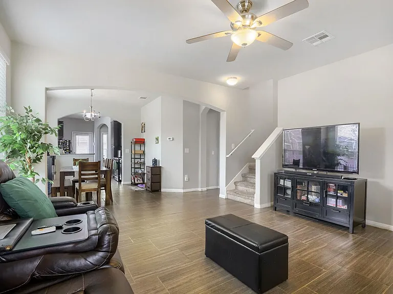 525 N Heatherwilde Blvd — Photo 5
