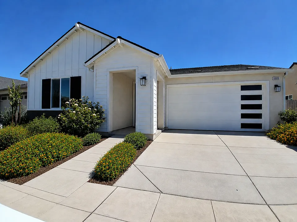 6609 E Carmen Ave