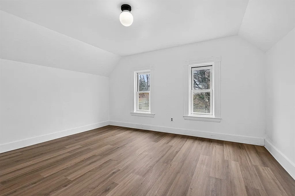 4 bed, 2.0 bath, 1617 sqft, $3,850 — Photo 4
