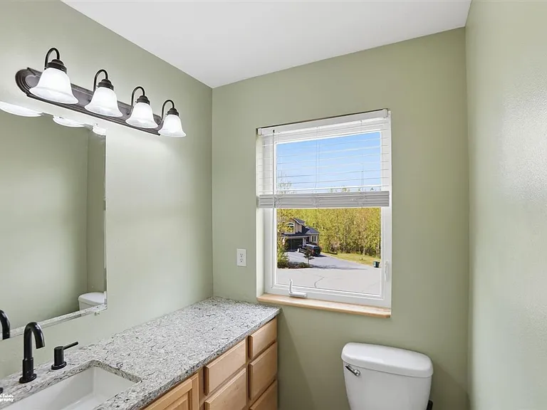 1421 N Landmark Dr — Photo 42
