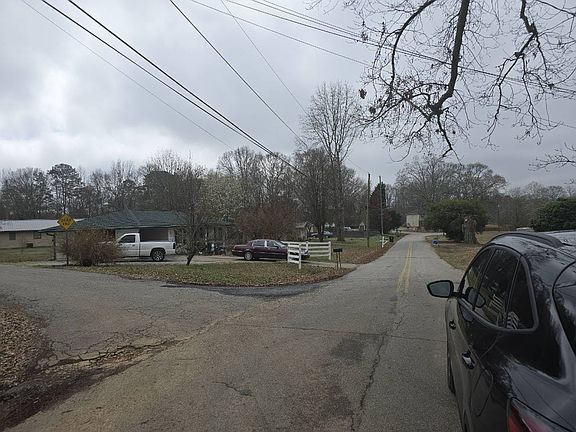 4th image of 239 Meadow St