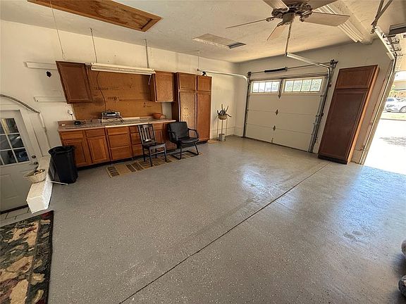 2nd image of 933 Denise St