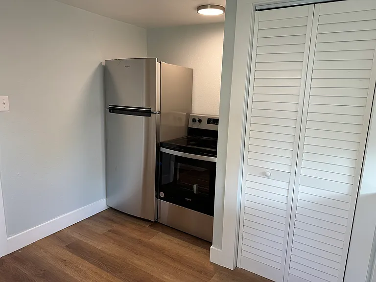 716 Capitol Ave — Photo 3