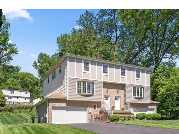 89A Forsythia Ln #A, Paramus, NJ 07652