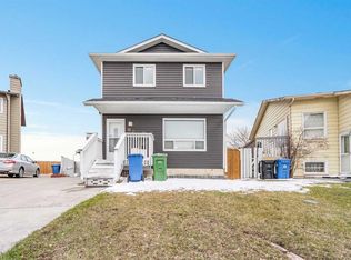 87 N Castleglen Rd NE, Calgary, AB T3J 1P2