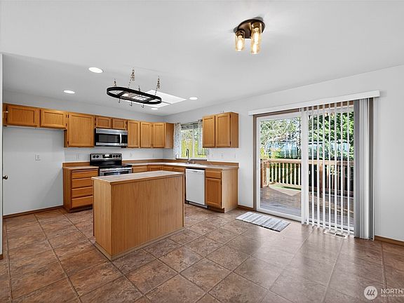 5th image of 6101 71st Drive NE