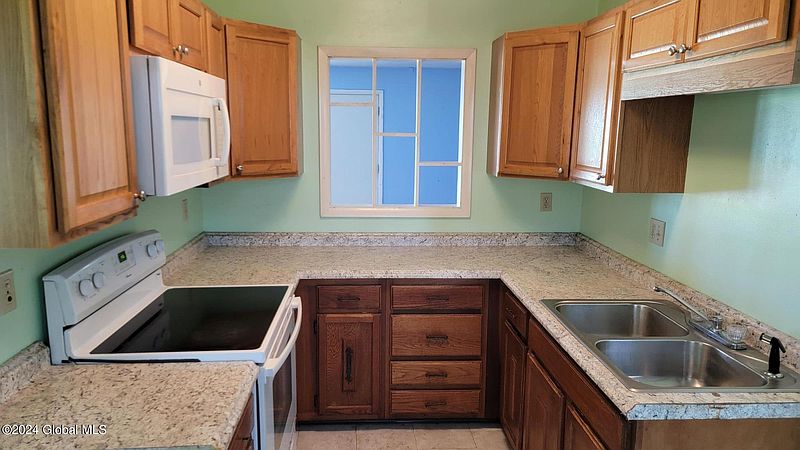 4th image of 921 Fordsbush Road