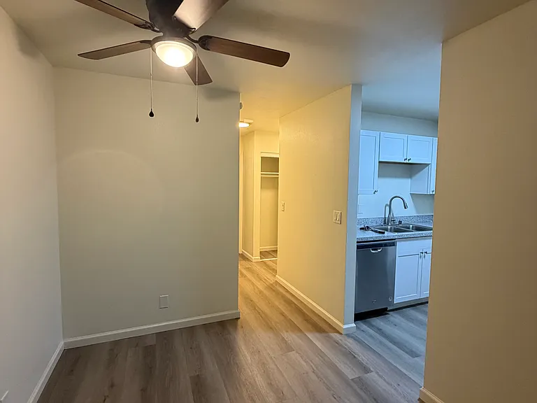 Foothills Apartments — Photo 8
