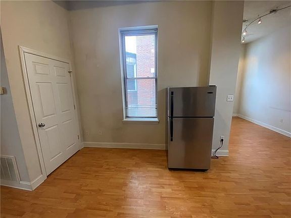 3rd image of 1205 W North Ave #202